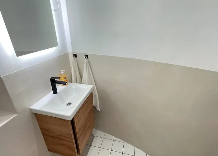 Modern L Netflix L Fast Wifi L Xbox Apartment *